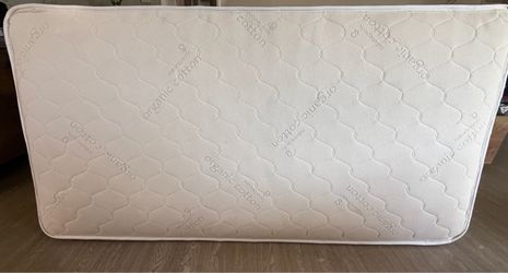 Organic cotton Naturepedic twin mattress 5”