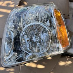 2011 GMC Yukon Denali Drive side Headlight
