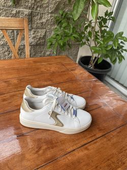 Skechers
