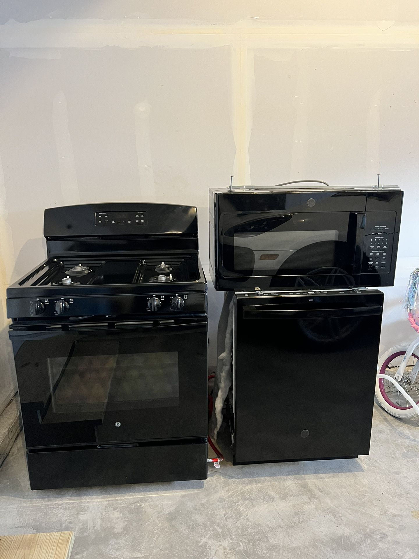 Brand New GE Kitchen Appliances 