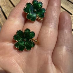 Vintage Avon Green Enamel Four Leaf Clover Earrings – Gold Tone Lucky Shamrock Studs