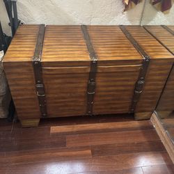 Wooden trunk / coffee table / storage