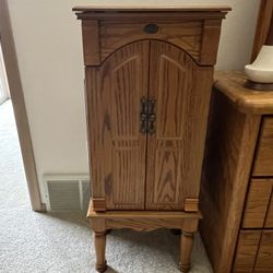 Oak Standing Jewelry Box