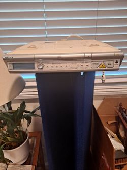 Sony under the cabinet radio/CD player