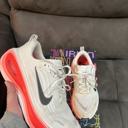 Nike Vomero Plus - Size 9 