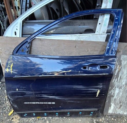 2014 To 2021 JEEP CHEROKEE LATITUDE SPORT LEFT FRONT DRIVER DOOR 