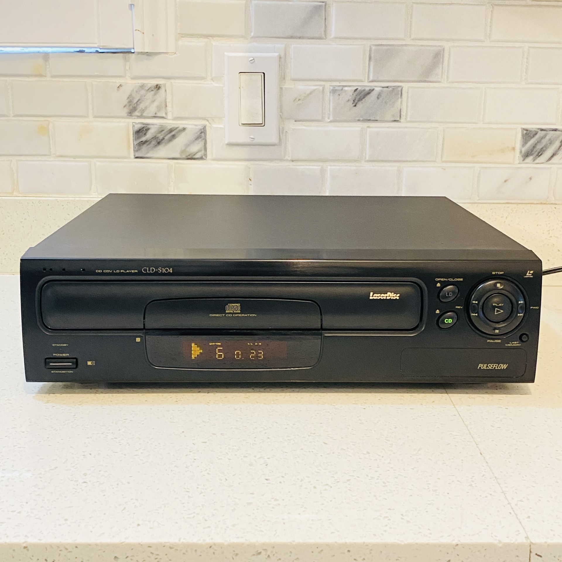 Pioneers CLD S104 Laserdisc/CD/CDV LD Player 1995 Made In Japan Vintage  Works great