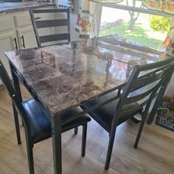 Kitchen Table And 4 Chairs 