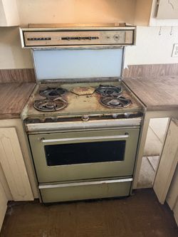 Vintage Stove With Range Hood
