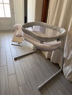 Baby bassinet + bouncer+ pillow