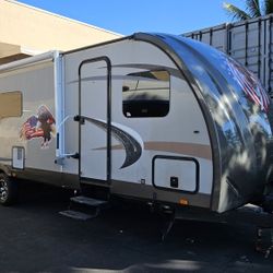 2015 Cruiser Viewfinder Signature Series 34' RV Trailer