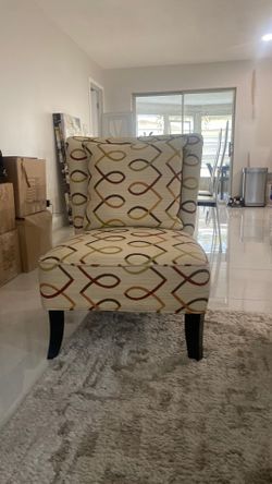 Accent Chair with Pillow