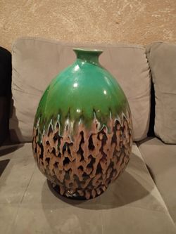 Vase 4'6". By 3 feet