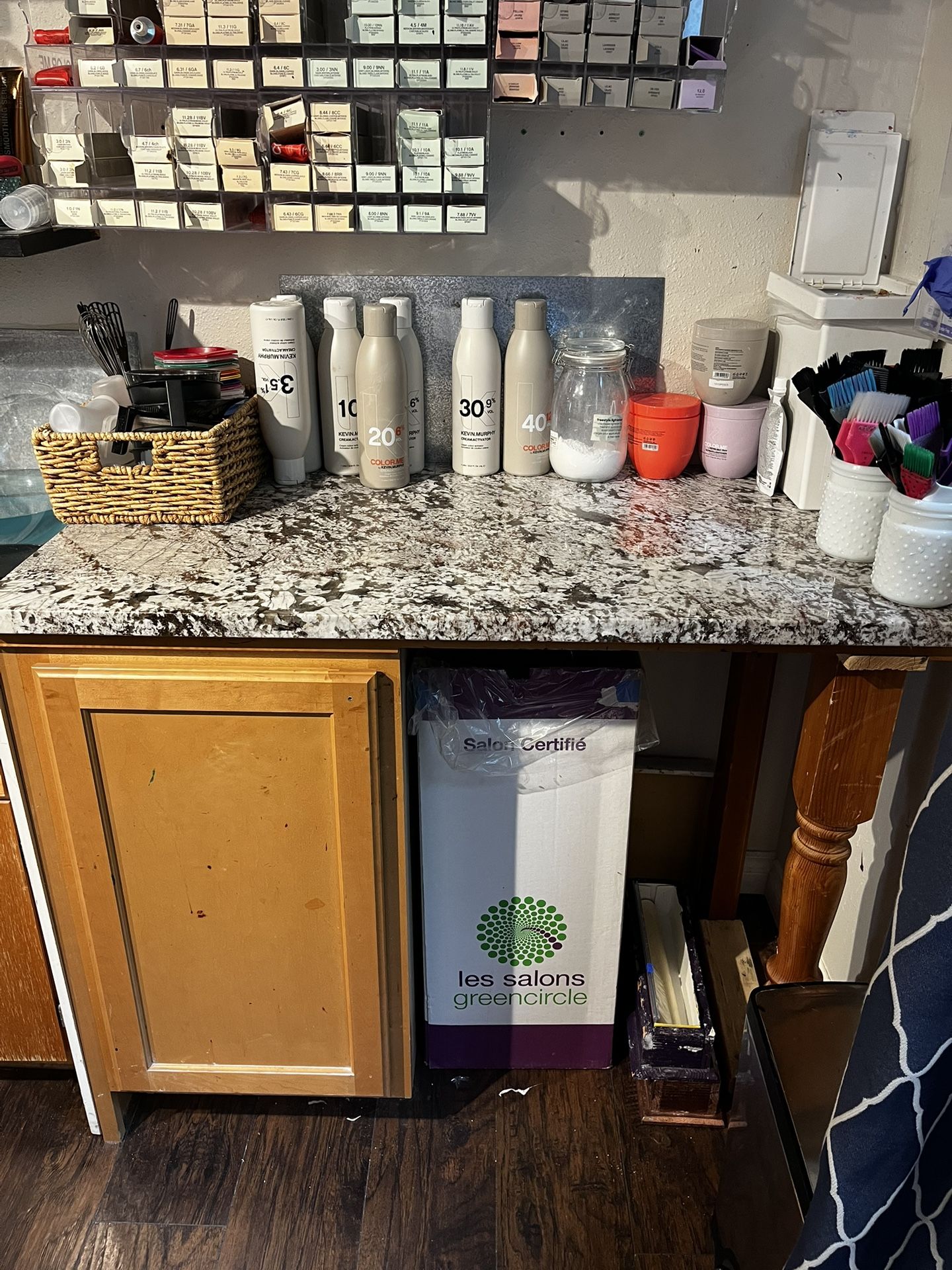 💈 Salon Color Bar / Workstation with Granite-Style Countertop