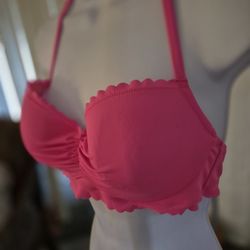 WORN  ONCE! BEAURIFU & VIBRANT VICTORIA SECRET PINK BIKINI TOP! SIZE:36C