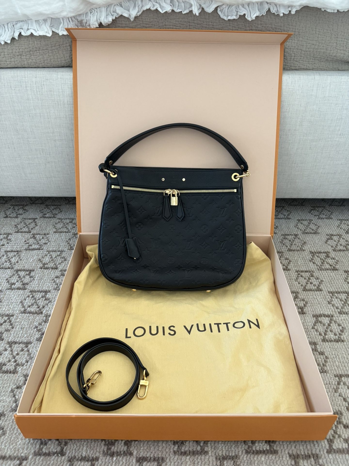 Louis Vuitton Black Leather Spontini NM