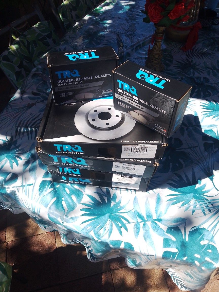 2007 Lexus 250 Brake Rotor & Ceramic Brake Pad Set   All 4 Wheels