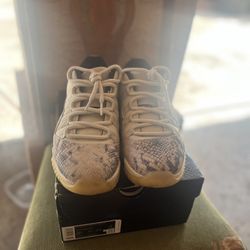 Air Jordan 11 Retro Low LE 