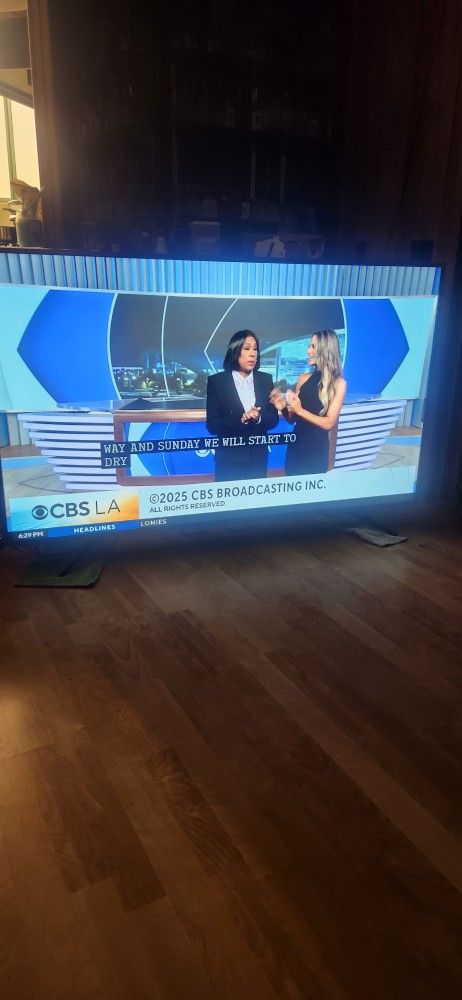 65-inch Hisenes 4k uhd Hdr Smart Roku 