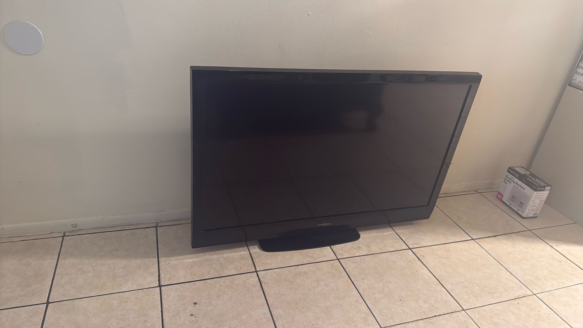 62”  Insignia Smart Tv
