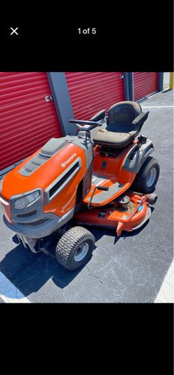 Riding lawnmower