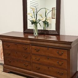 Bedroom Dresser And Mirror 