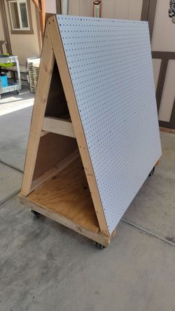 Rolling pegboard