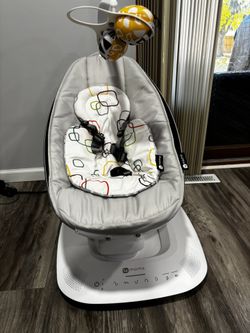 4 Moms Swing With Multiple Settings