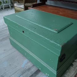 Antique Carpenter's Or Carpenters Toolbox/Chest