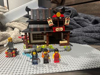 LEGO Ninjago blacksmith set Set with Minifigures. Kai not included