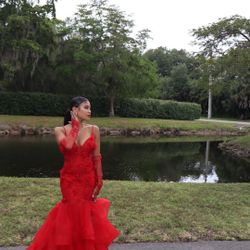 Elegant Red Prom Dress w/ Train & Gloves