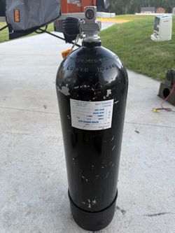 Luxfer aluminum 80 scuba tank. Will need hydro last on 6/92. Still has air in tank.