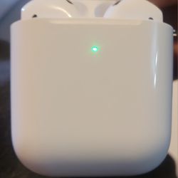 Apple AirPods (2nd Gen)

 With Charging Case
