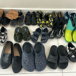 Lote zapatos lot of shoes kids adults nike under armour crocs tennis boots variedad variety garage