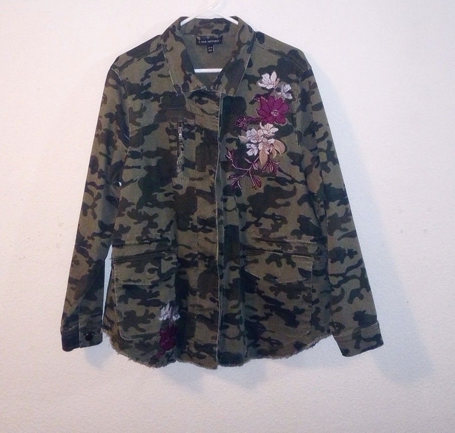 Lane Bryant Camouflage & Embroidered Flowers 18/20 Jacket