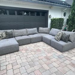 Sofá Rooms To Go Laney Park 6Pc Sectional/Modular Couch….Delivery Extra