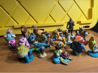 Lot of Disney figures Nemo