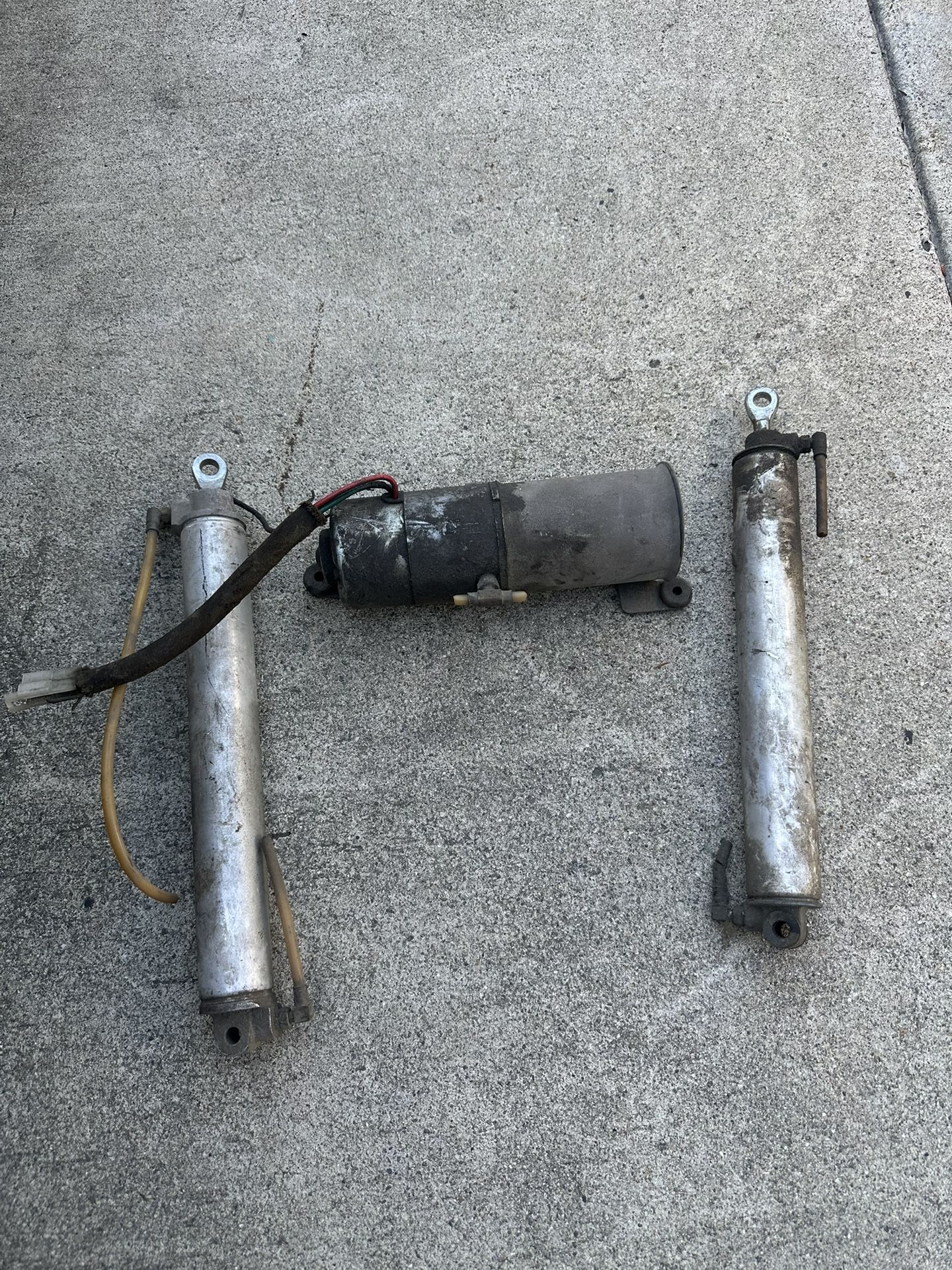 61-64 Impala Convertible, Motor Pump And Pistons