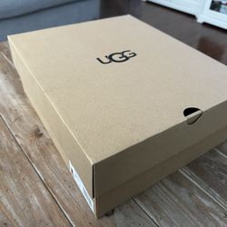 UGG Size 11 Women’s Classic Femme Short Boots Brown Chestnut Suede