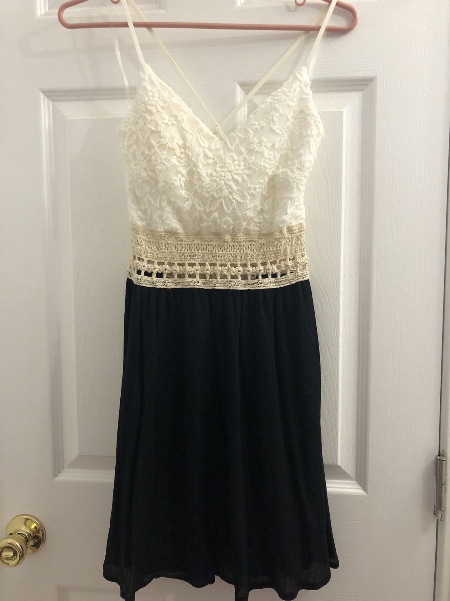 Lace dress (Small)