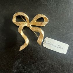 Christian Dior Clip