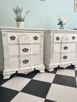 2 white nightstands