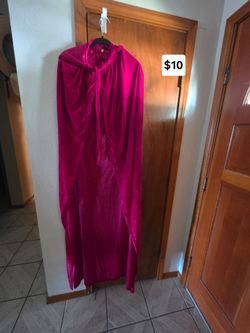 Red velvet Halloween cape $10Pick up in Harlingen, I live near Walmart
Antiques and Telephones