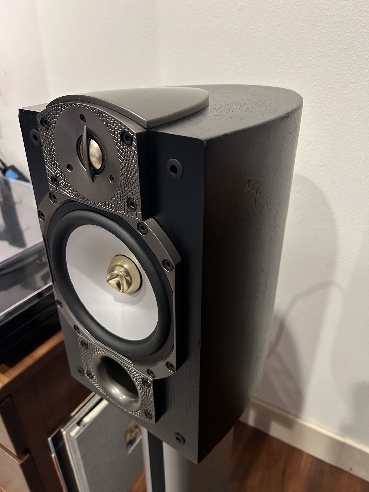 Paradigm Reference Studio 20 V5