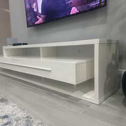 Entertainment Centre/Tv stand