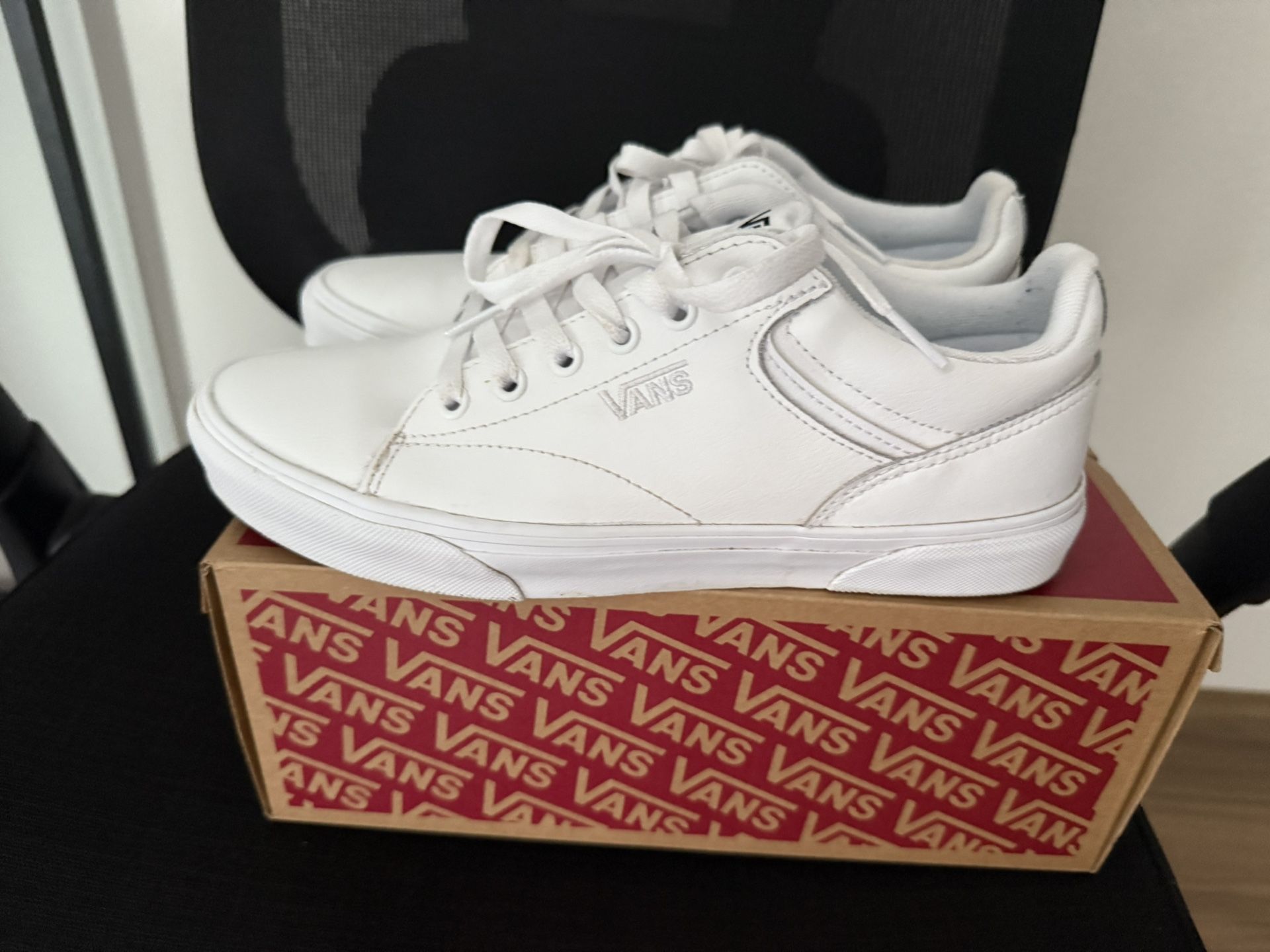 Brand New White Vans - Seldan
