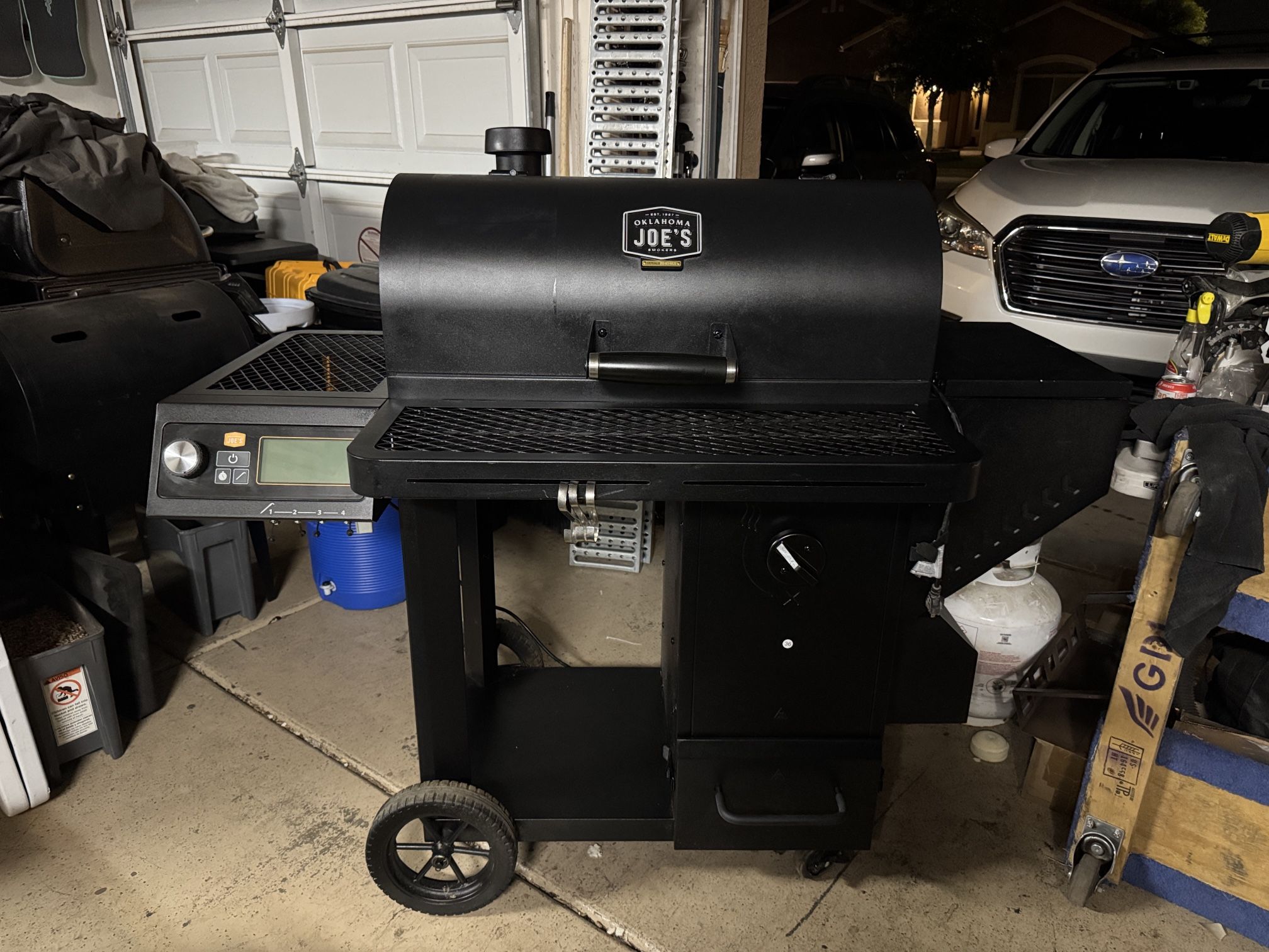 Oklahoma Joes Tahoma 900 - $400 OBO