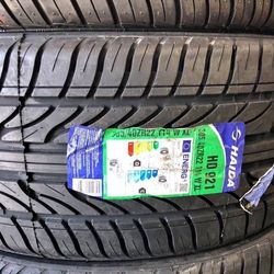 305 40 22 Set Of New Tires 