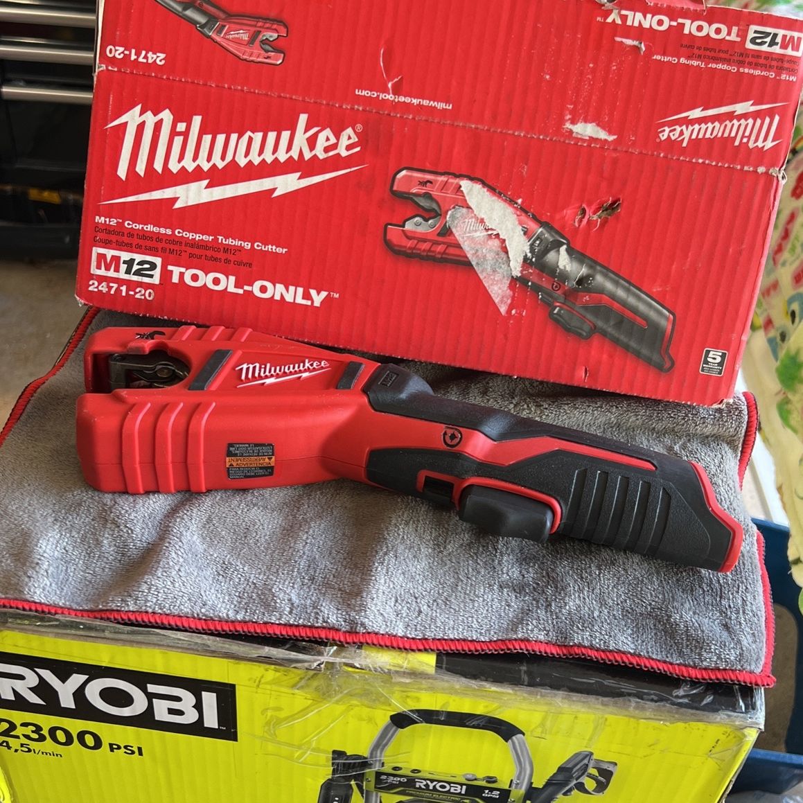 Milwaukee Tool Coupe-tubes en cuivre sans fil M12 12V Lithium-Ion