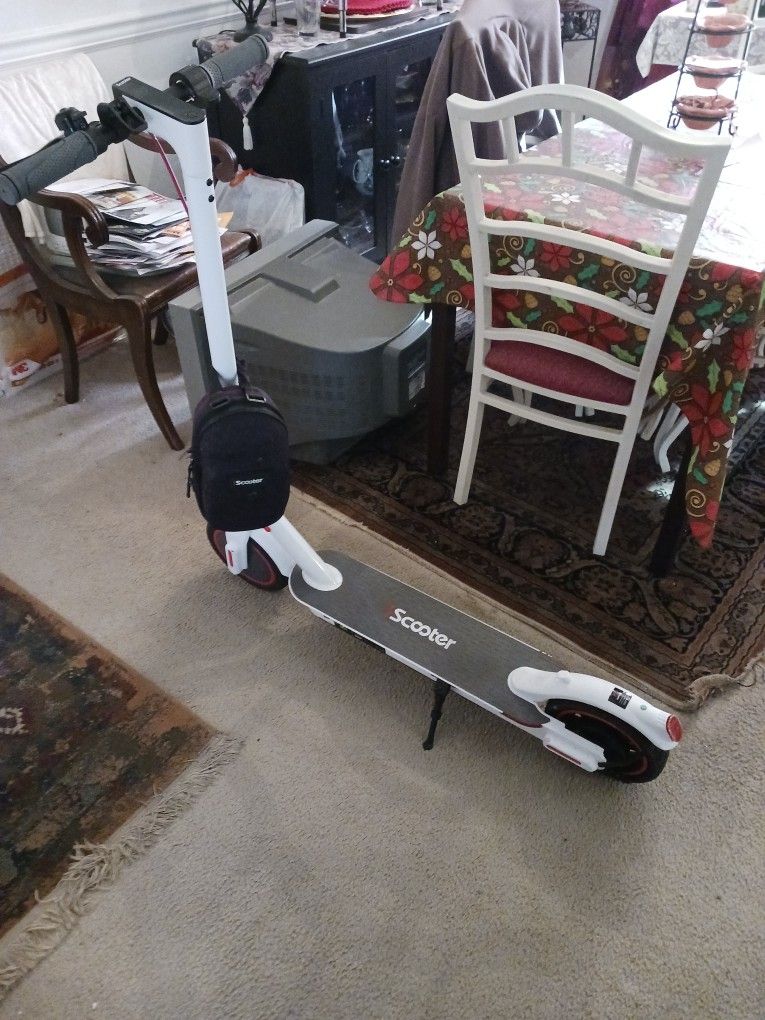 iScooter Electric Scooter 350W Adult Long Range Fast Speed Folding E-Scooter